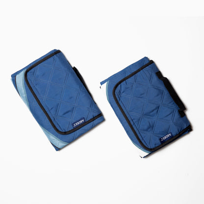 A folded blue and white salahtrek